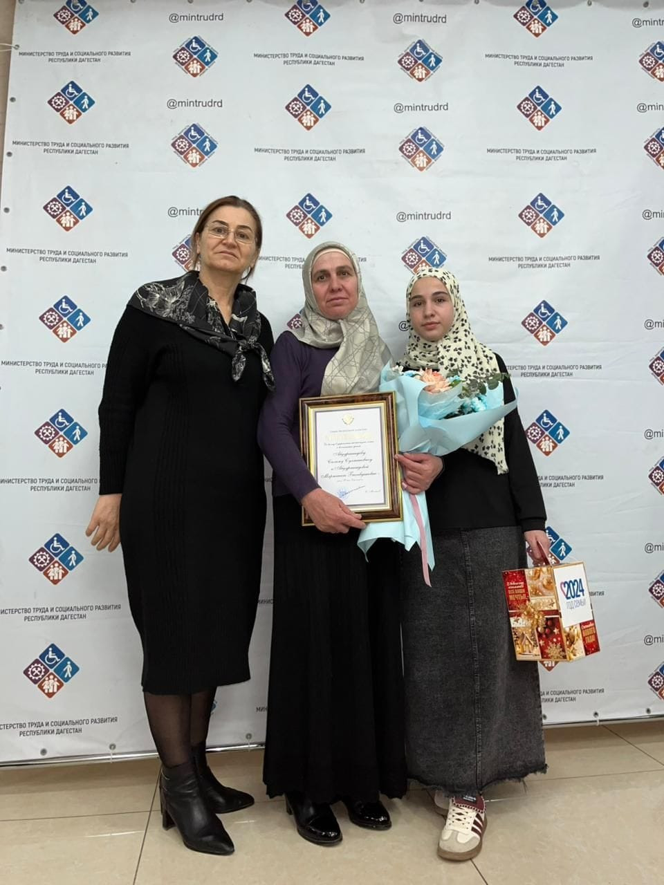 Семья-это основа государства и общества, основа нравственности.